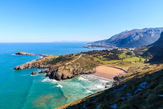 Playa en el entorno de Rada, Cantabria